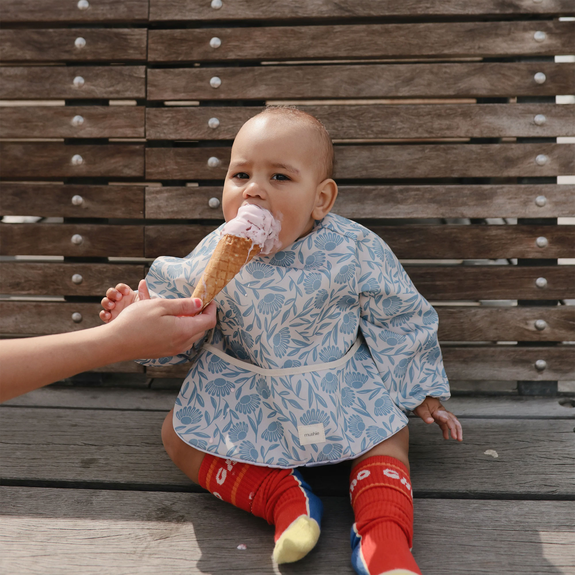Bavoir à Manches Blue Flowers - 6/24 Mois