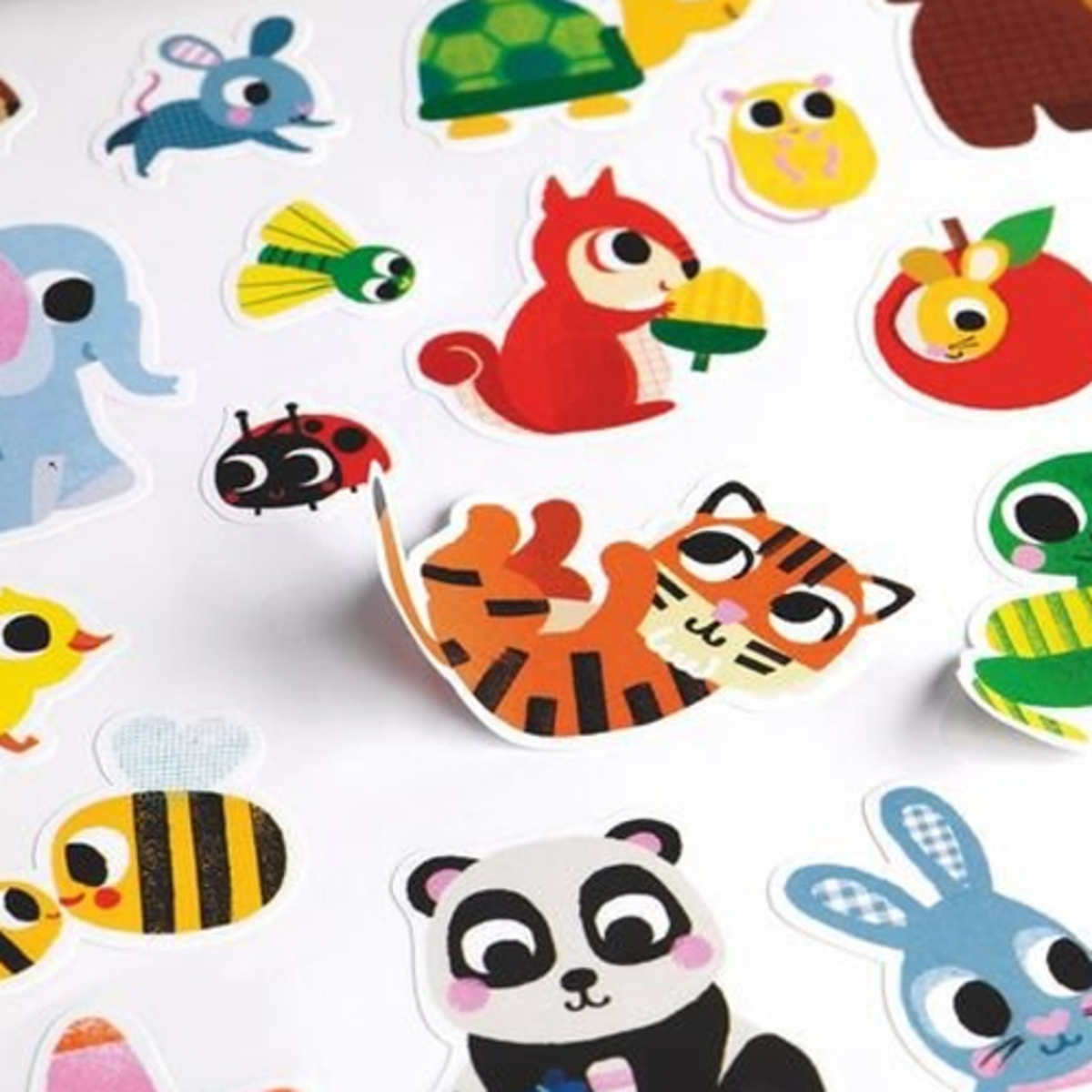 Djeco Gommettes Bebe Animaux Livre Carte Djeco Sur L Armoire De Bebe