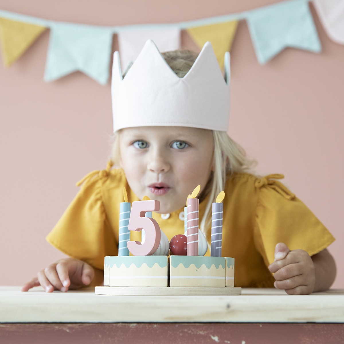 Little Dutch Gateau D Anniversaire En Bois Xl Mes Premiers Jouets Little Dutch Sur L Armoire De Bebe