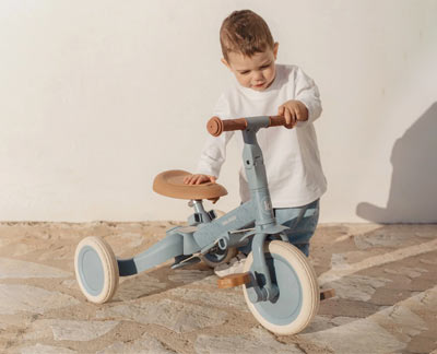 Tricycles et chariots de marche