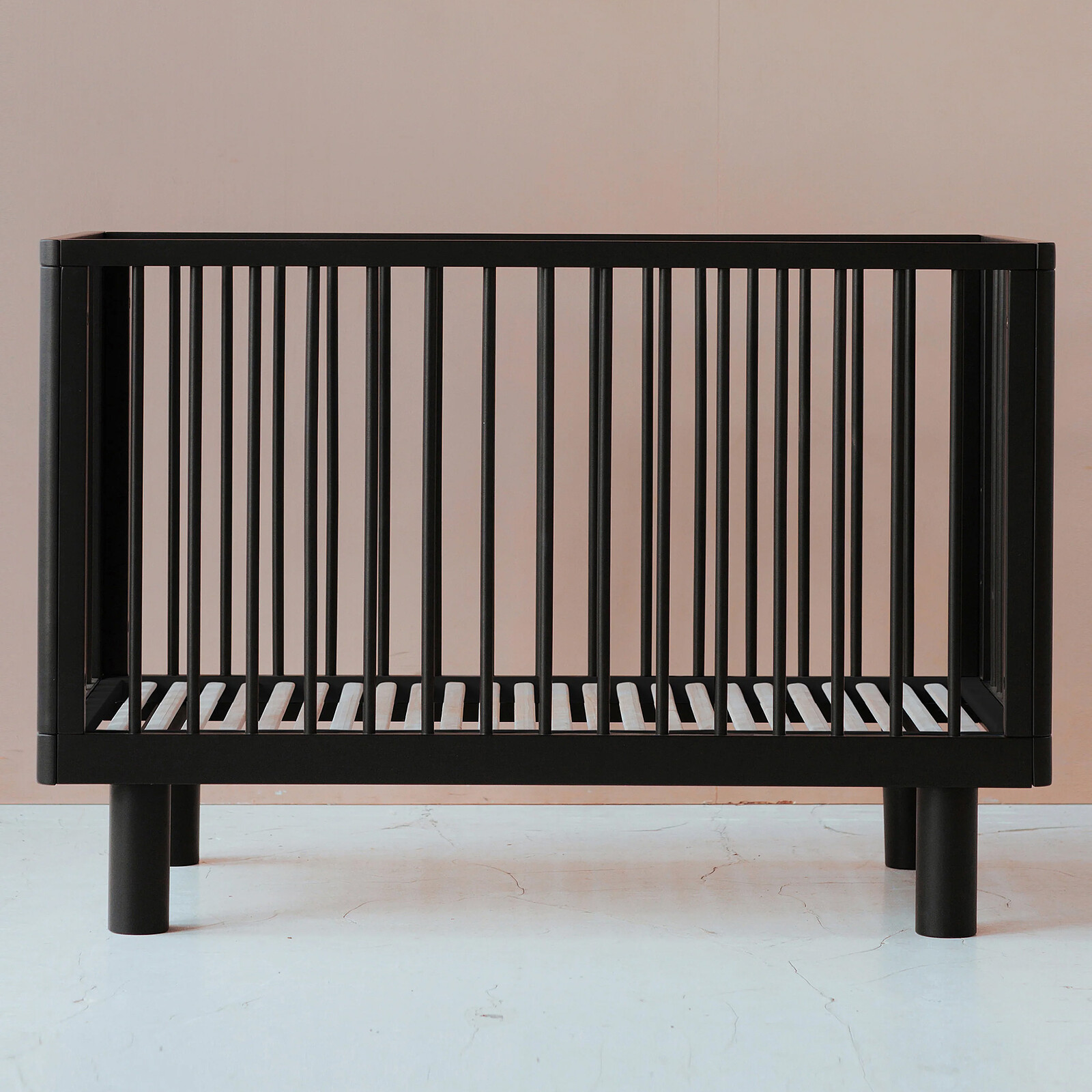 Lit Bébé Evolutif Nox Noir Satin - 60 x 120 cm Karl & Fric