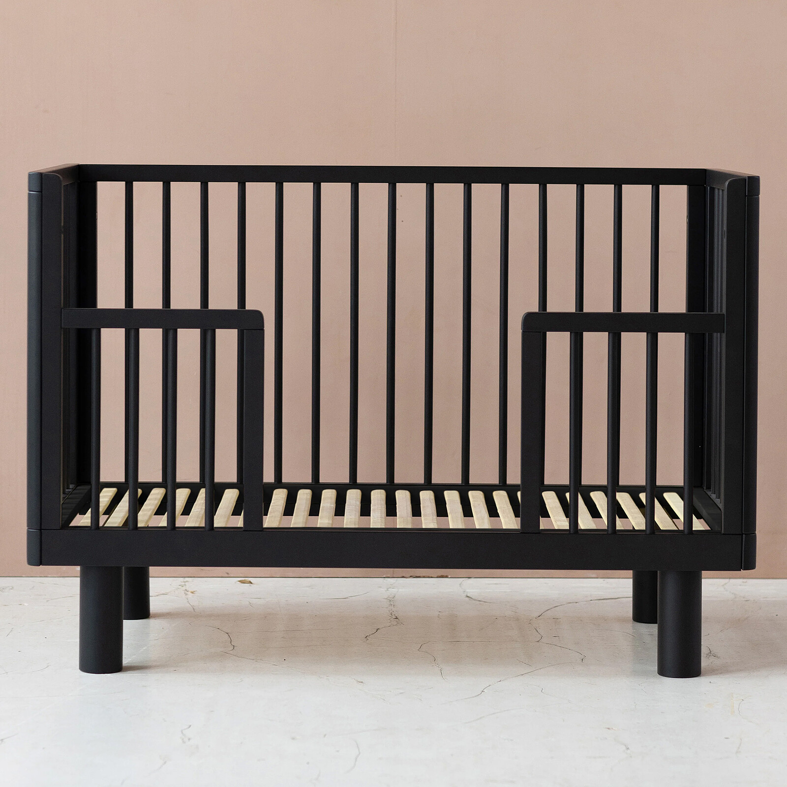 Lit Bébé Evolutif Nox Noir Satin - 60 x 120 cm Karl & Fric