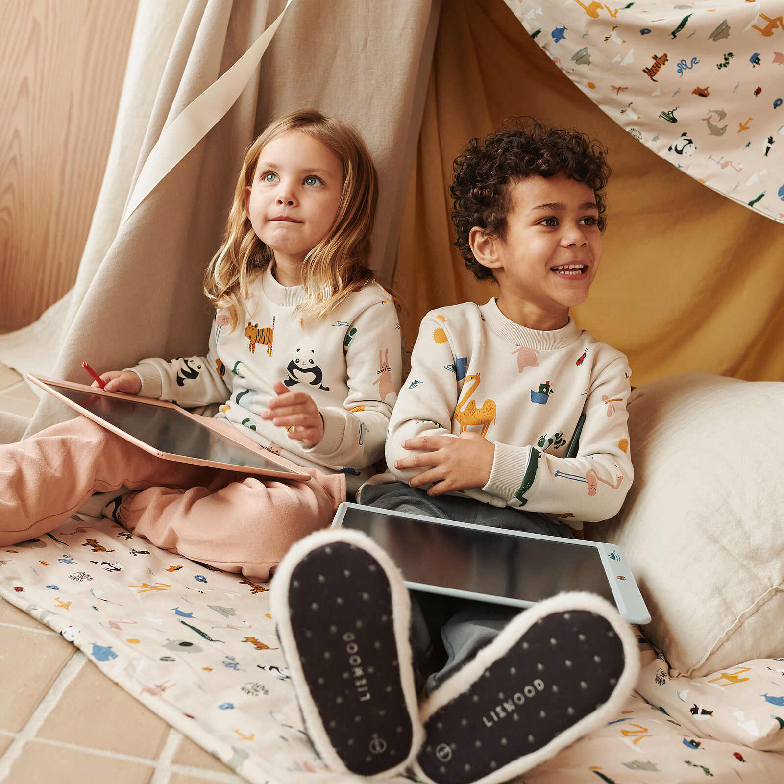 Avis Tablette à Dessin Zora - Around The World Sandy