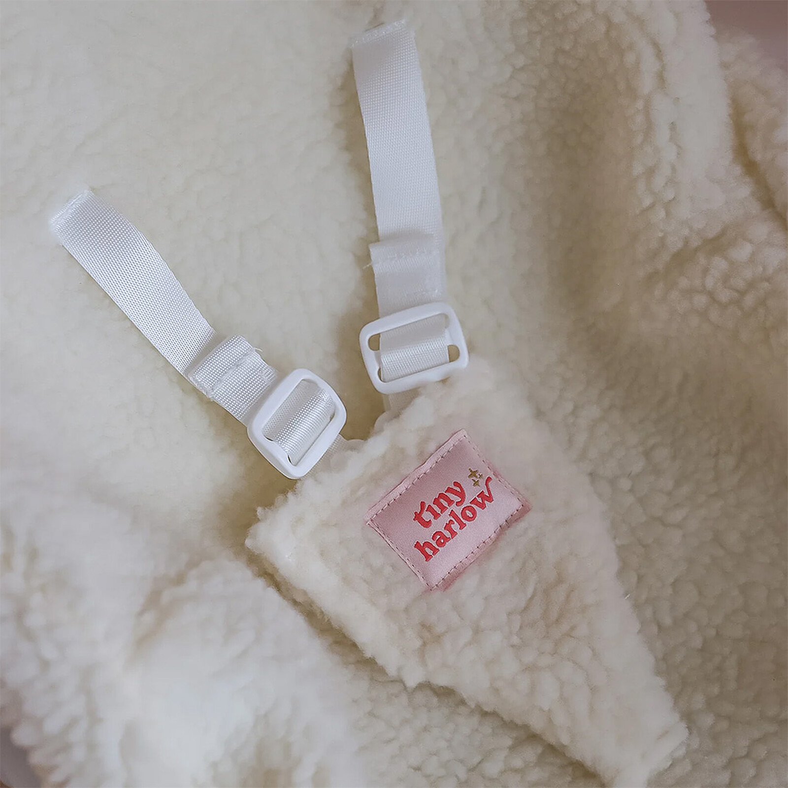Siège Auto pour Poupée - Cream Sherpa Tiny Harlow