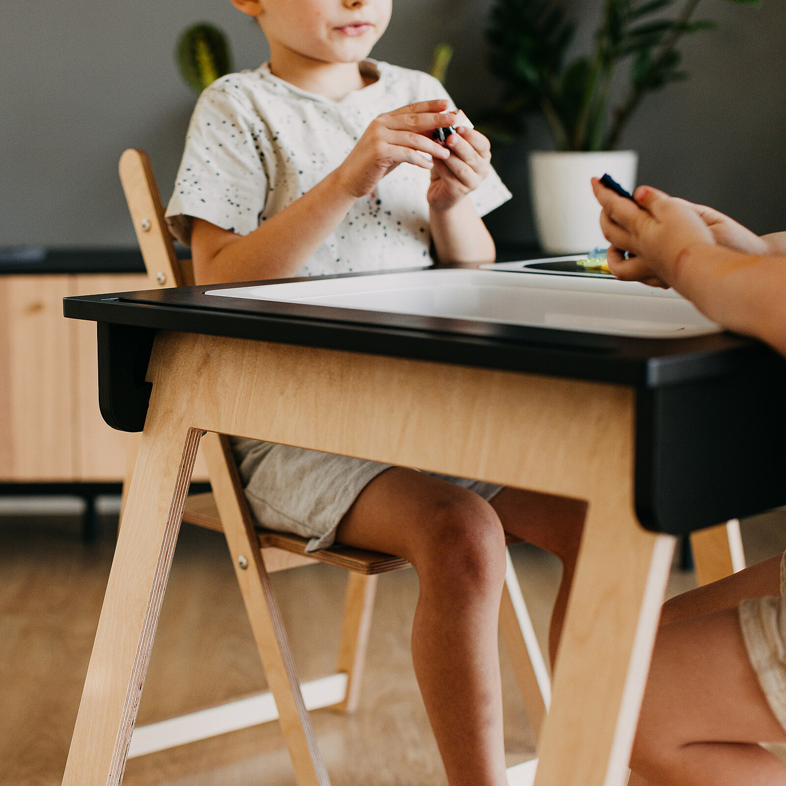 Table de Jeux Sensorielle - Noir Duck Woodworks