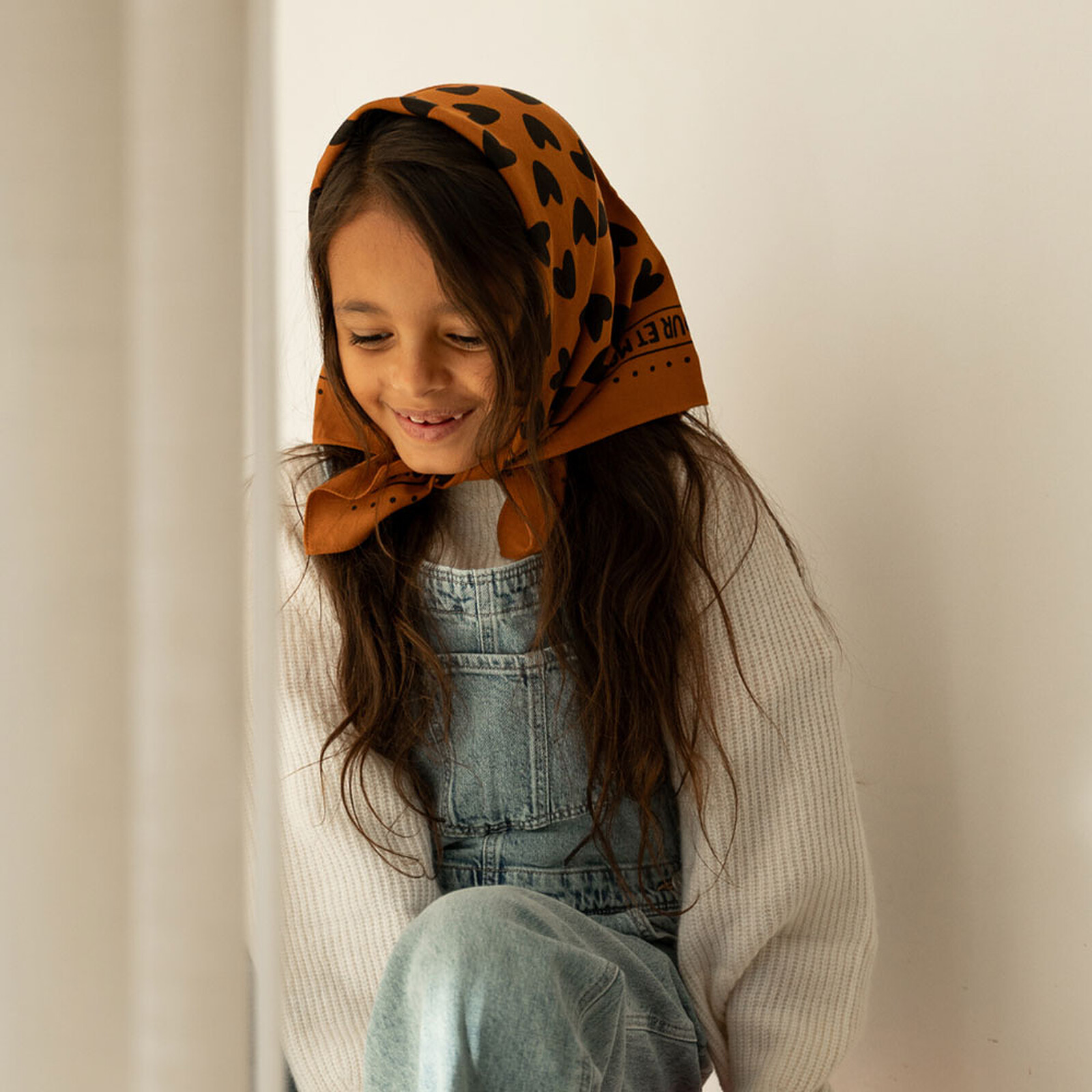 Avis Foulard Enfant - Marron Coeurs Noirs