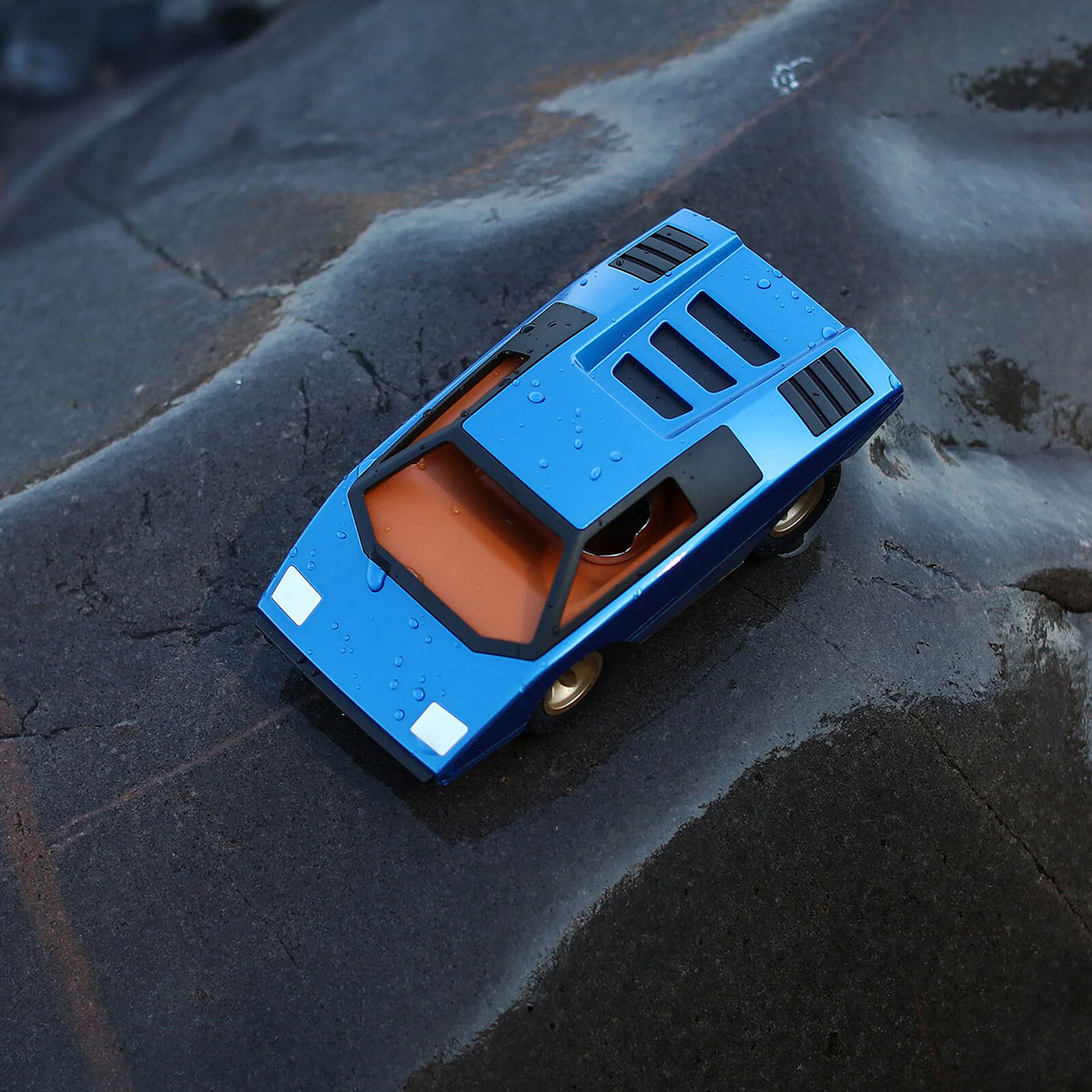 Avis Voiture UFO Leonessa - Bleu