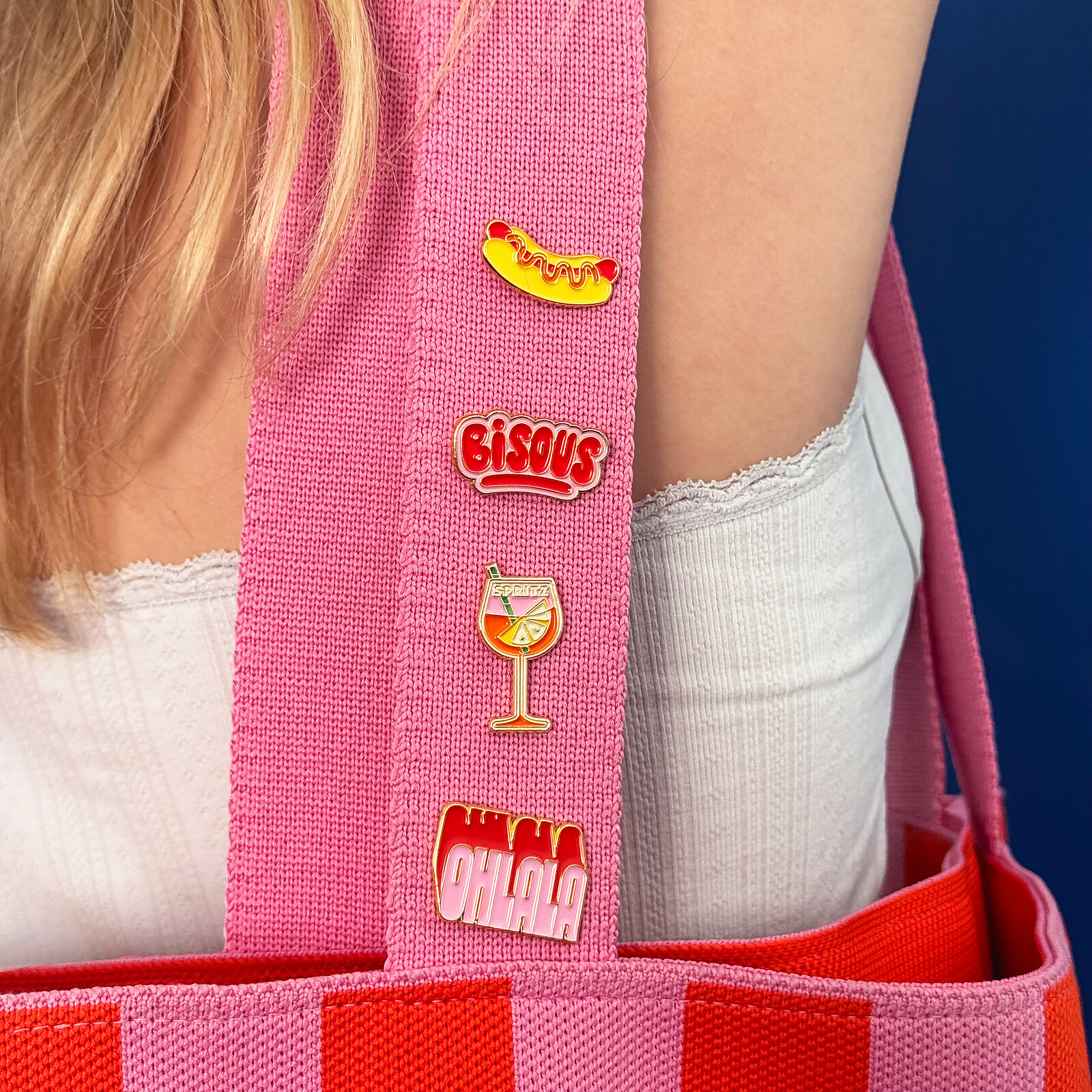 Pin's - Bisous Pasteq