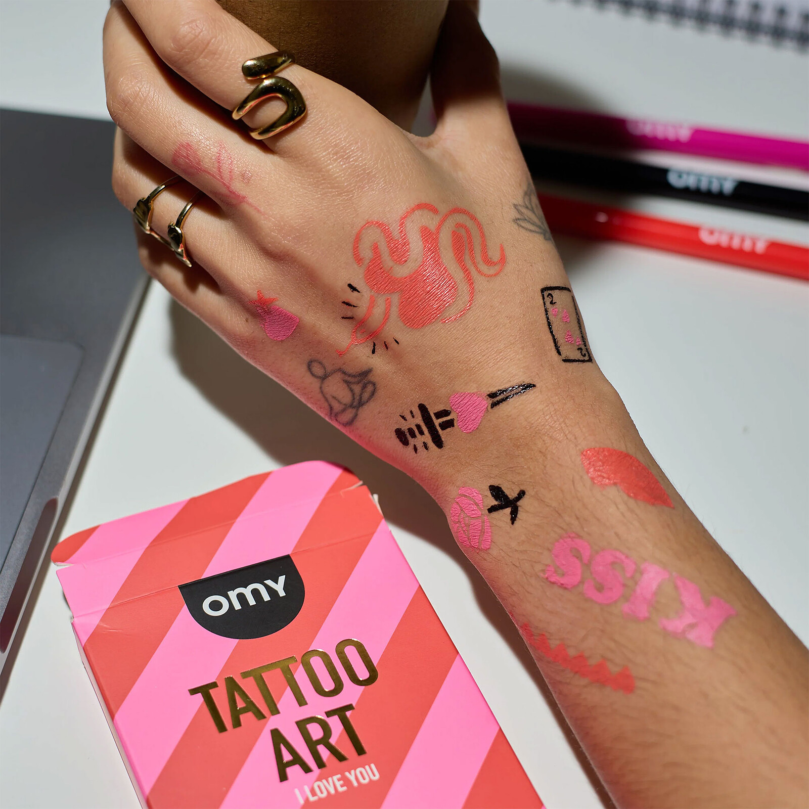 Tattoo Art - I Love You  pas cher