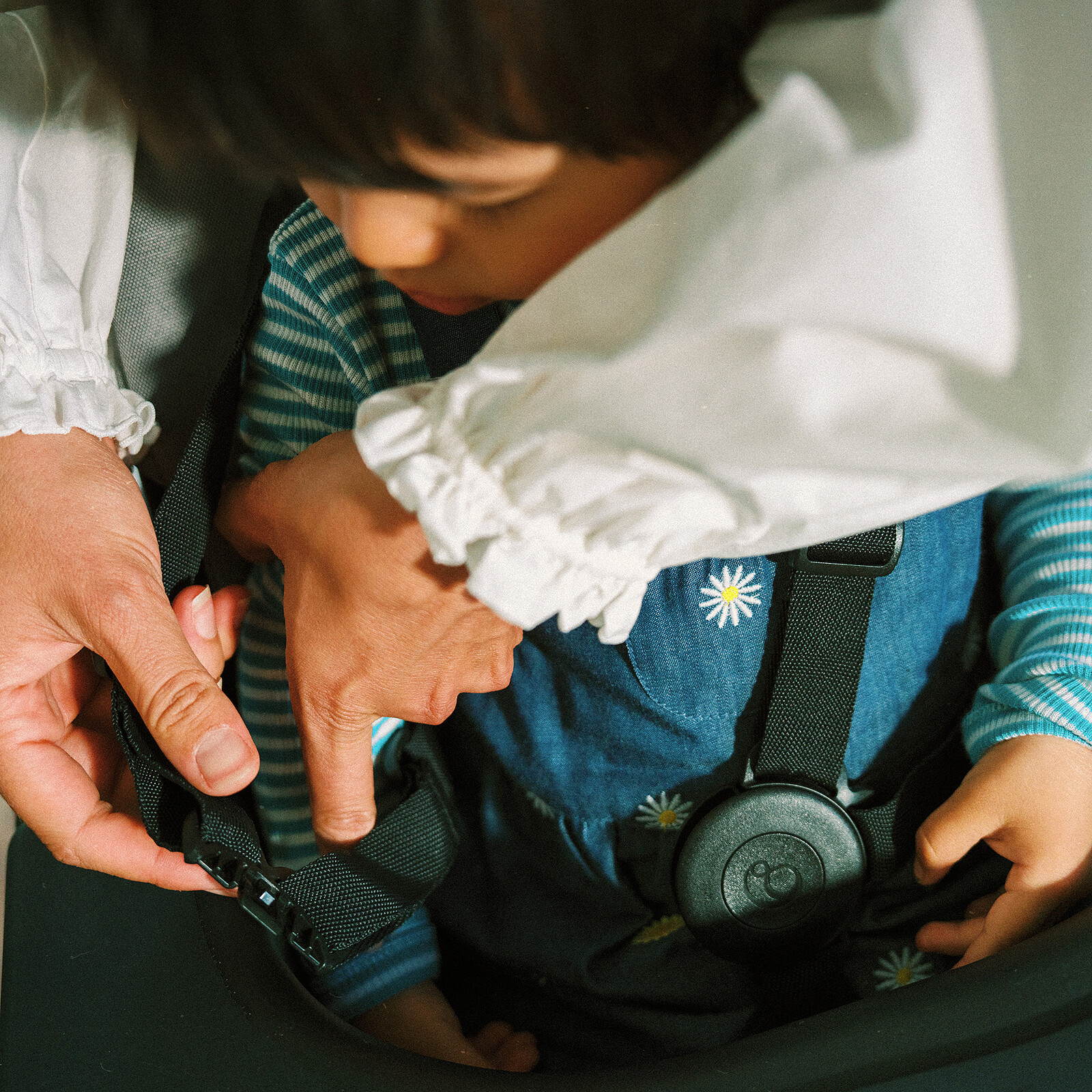 Avis Chaise Haute Steps avec Plateau et Baby Set - Noir et Brun Chaud