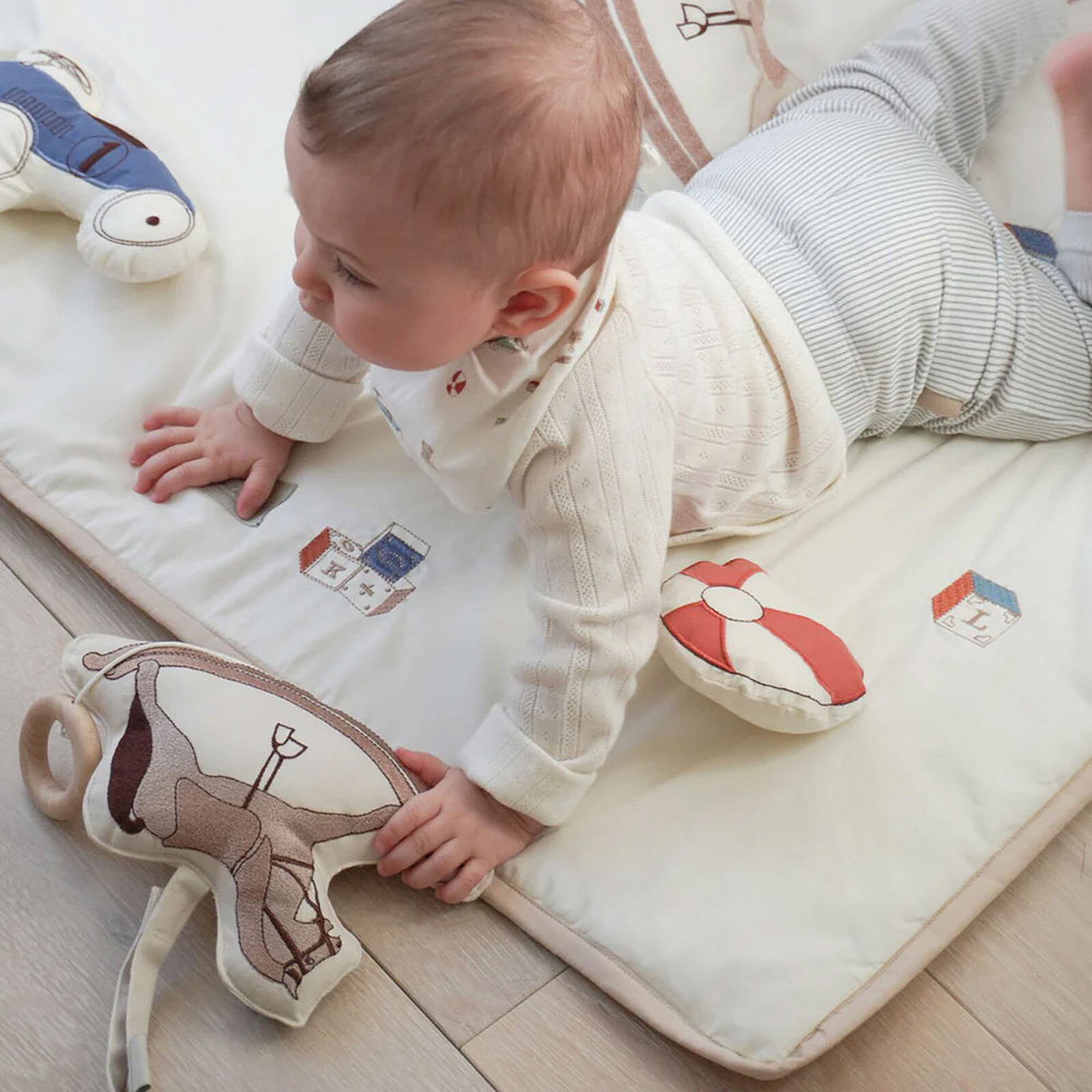 Mobile Musical - Vintage Toys Camcam Copenhagen