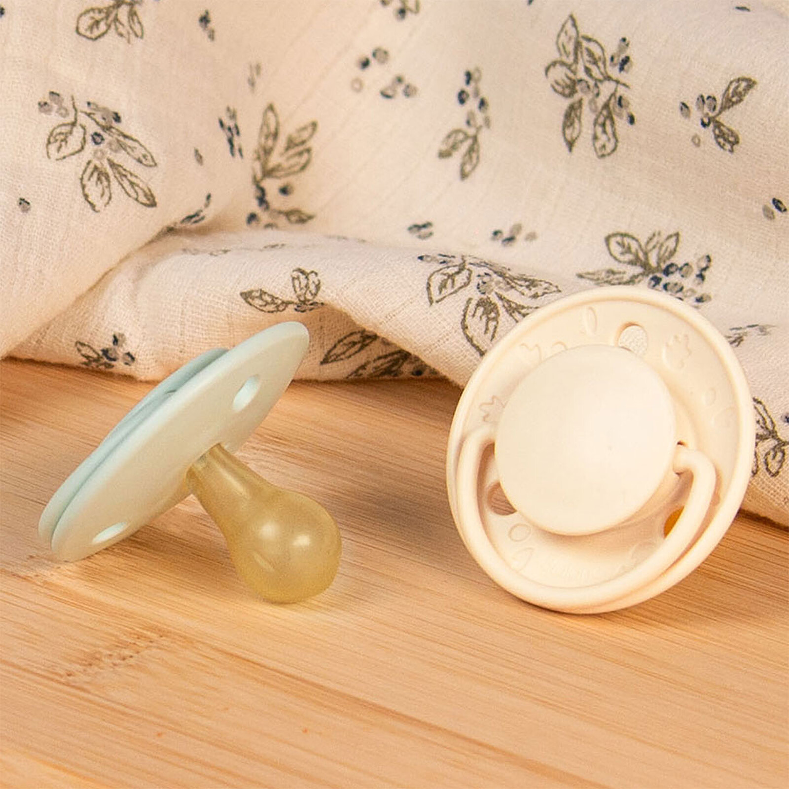 Avis Lot de 2 Sucettes Rondes Originale Vert et Beige - 0/6 Mois