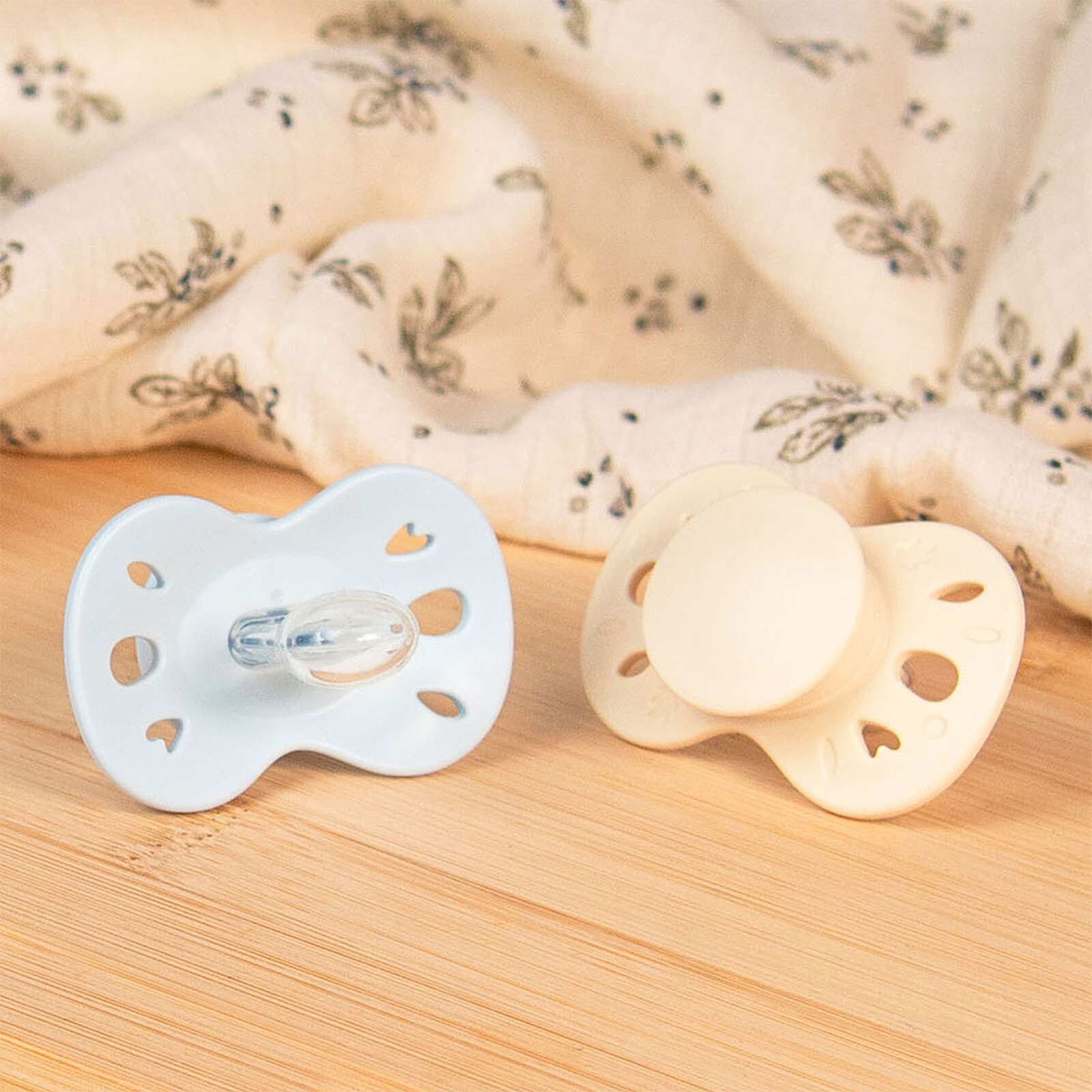 Avis Lot de 2 Sucettes Anatomiques Essentielle Bleu et Beige - 0/6 Mois