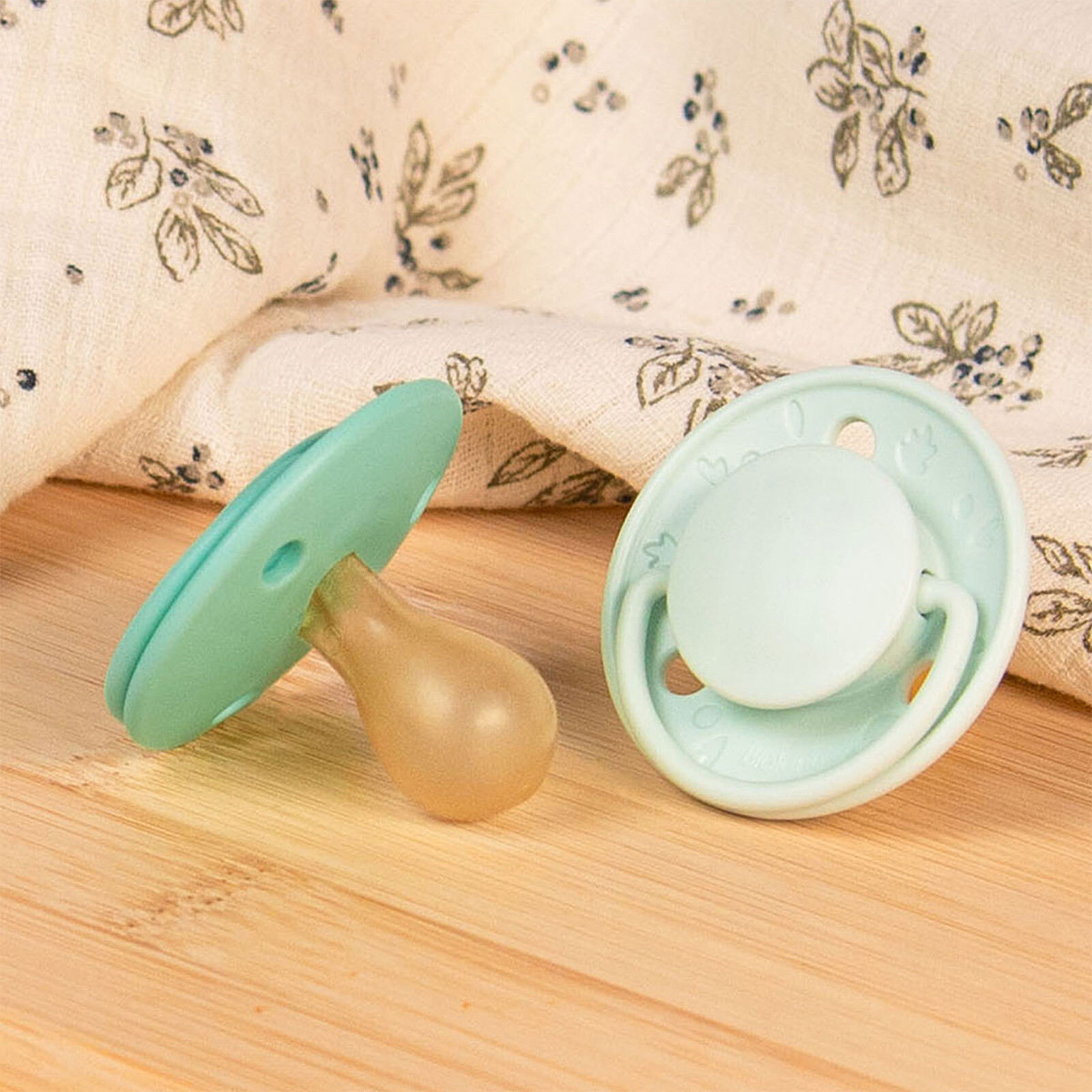 Avis Lot de 2 Sucettes Rondes Originale Vert Clair et Vert Foncé - 6 Mois +