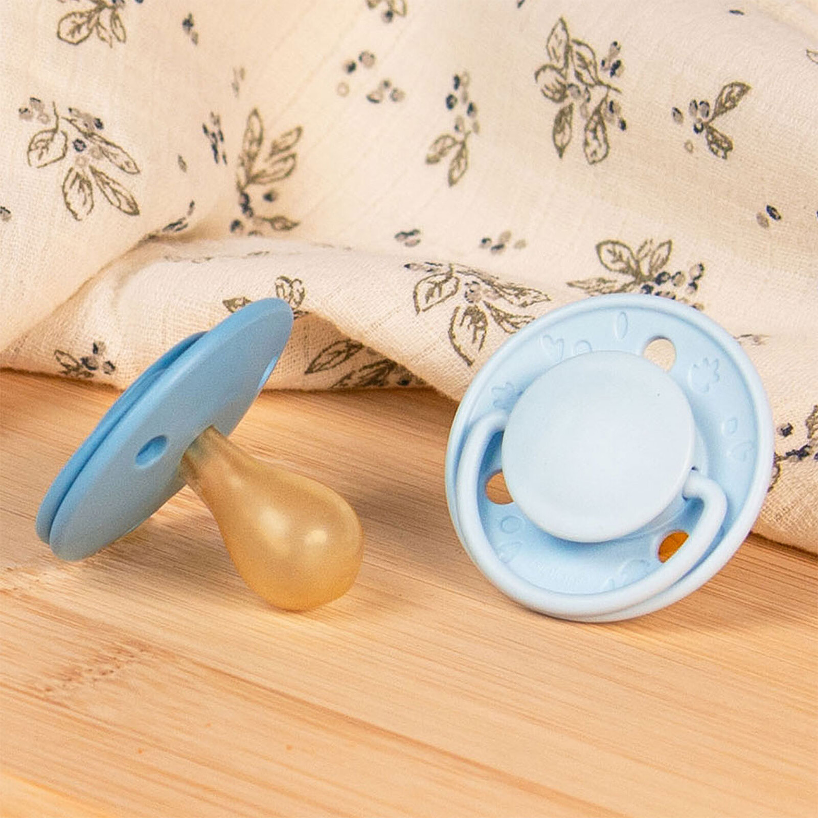 Avis Lot de 2 Sucettes Rondes Originale Bleu Clair et Bleu Foncé - 6 Mois +