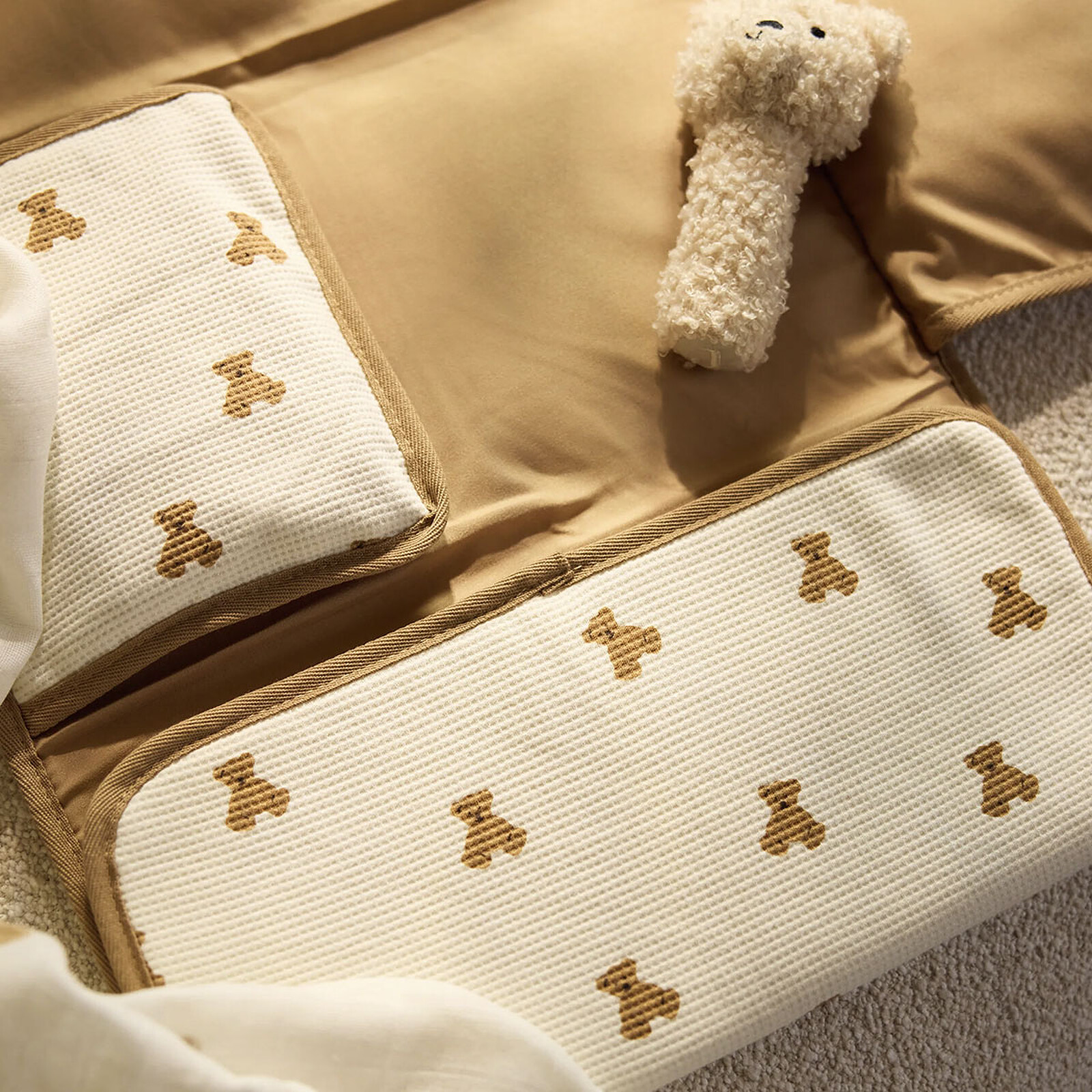 Matelas et housse à langer