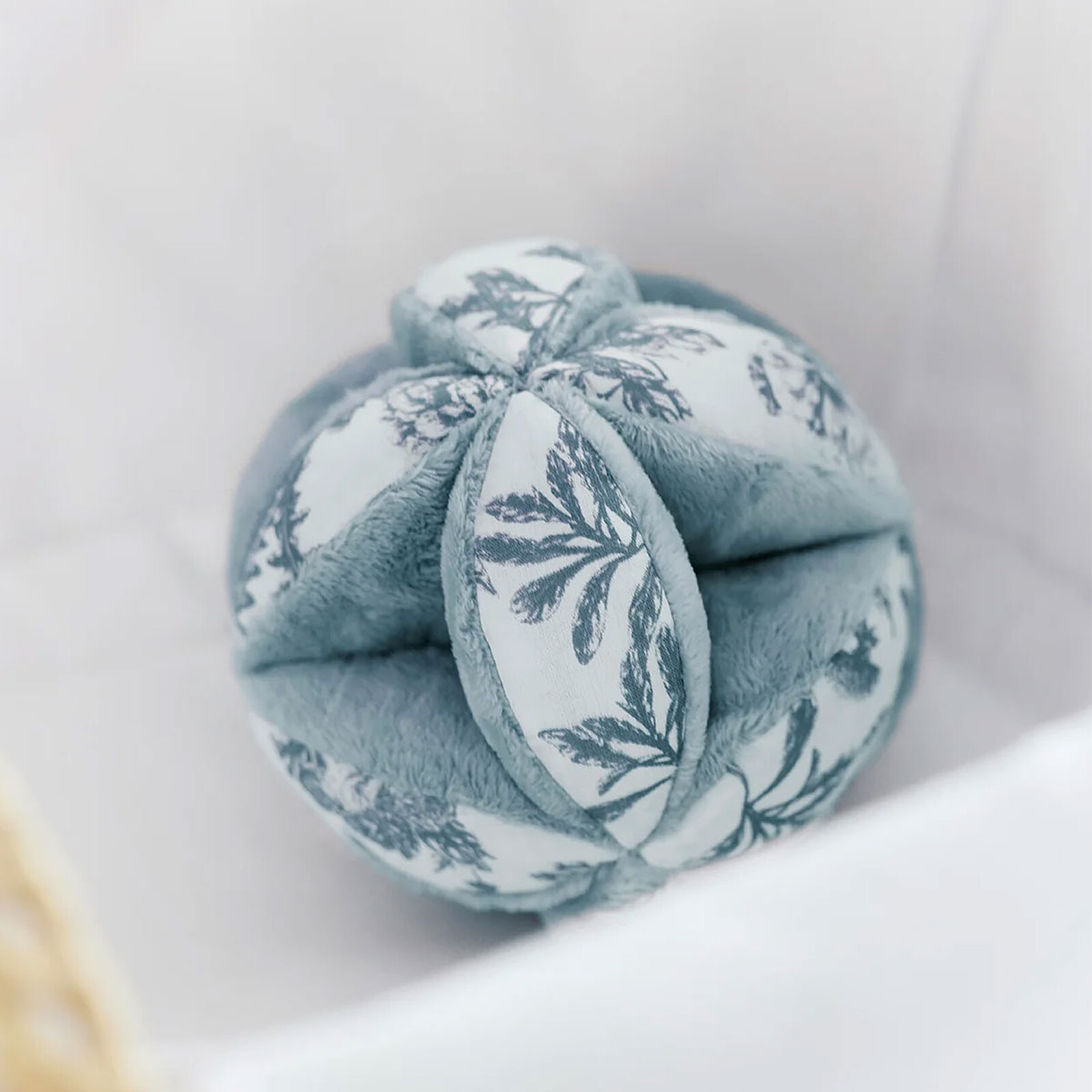 Balle Sensorielle - Toile de Jouy Bleu Tartine et Chocolat