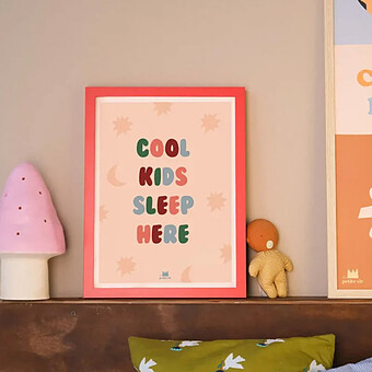 Affiche Cool Kids Sleep Here - 40 x 30 cm