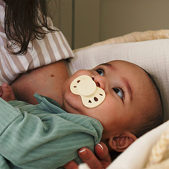 Lot de 2 Sucettes Anatomiques Essentielle Jaune et Beige - 0/6 Mois