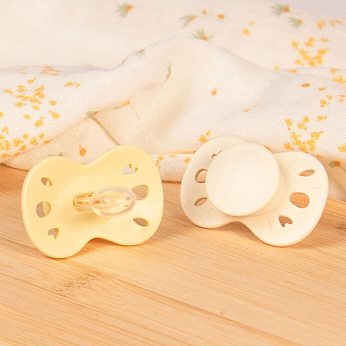 Avis Lot de 2 Sucettes Anatomiques Essentielle Jaune et Beige - 0/6 Mois