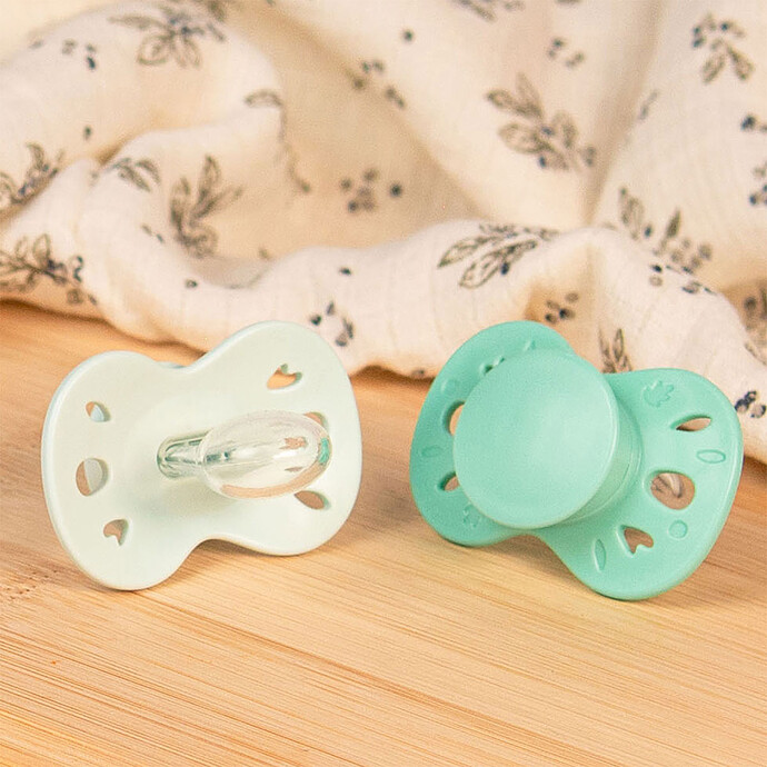 Avis Lot de 2 Sucettes Anatomiques Essentielle Vert Clair et Vert Foncé - 18 Mois +